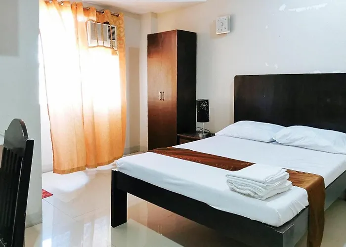 Hotel Reddoorz Segra Square House